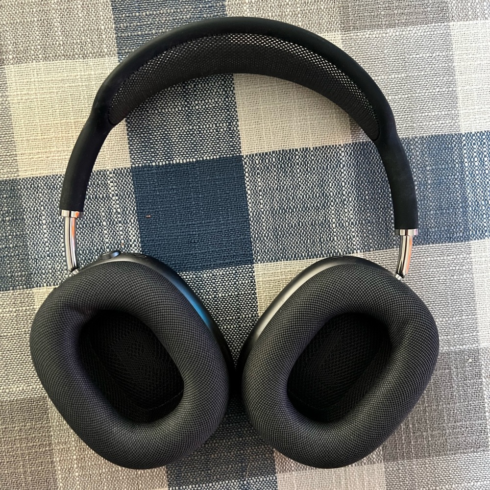 Apple AirPod Maxes Like New